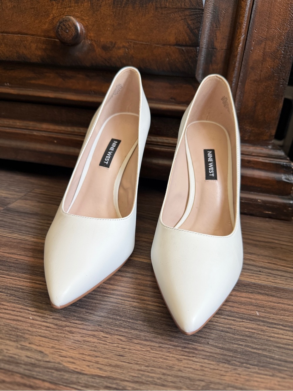 NWOT Nine West Cream Pointed-Toe Leather Pumps